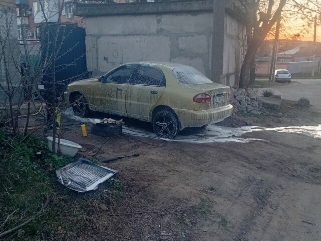 Желтый Дэу Сенс, объемом двигателя 1.3 л и пробегом 258 тыс. км за 1850 $, фото 1 на Automoto.ua