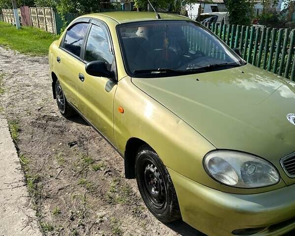 Желтый Дэу Сенс, объемом двигателя 1.4 л и пробегом 295 тыс. км за 1600 $, фото 1 на Automoto.ua