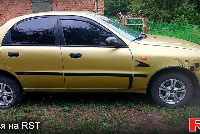 Желтый Дэу Сенс, объемом двигателя 1.4 л и пробегом 227 тыс. км за 1300 $, фото 1 на Automoto.ua