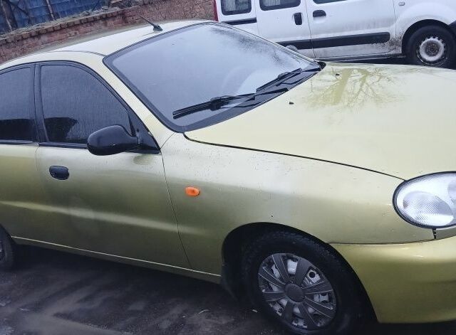 Желтый Дэу Сенс, объемом двигателя 1.4 л и пробегом 160 тыс. км за 1600 $, фото 1 на Automoto.ua