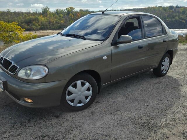 Зеленый Дэу Сенс, объемом двигателя 1.6 л и пробегом 225 тыс. км за 2400 $, фото 1 на Automoto.ua