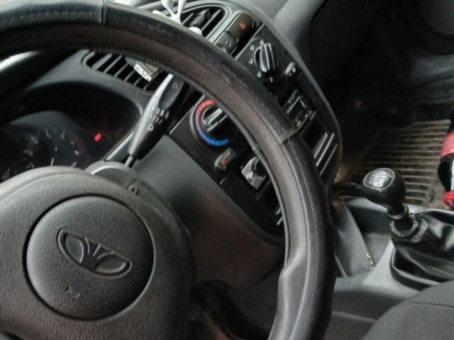 Чорний Деу Інша, об'ємом двигуна 1.5 л та пробігом 216 тис. км за 2700 $, фото 1 на Automoto.ua