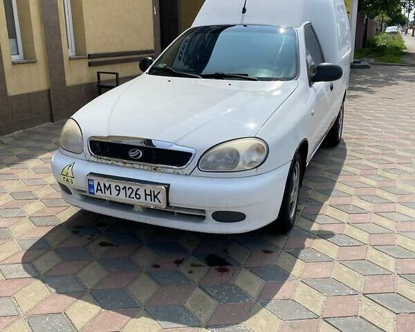 Білий Деу Lanos Cargo, об'ємом двигуна 1.5 л та пробігом 342 тис. км за 2400 $, фото 1 на Automoto.ua
