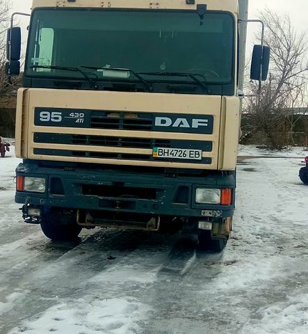 Білий Даф 95, об'ємом двигуна 11.6 л та пробігом 951 тис. км за 7500 $, фото 1 на Automoto.ua