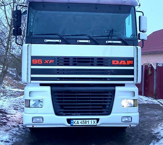 Белый Даф ХФ, объемом двигателя 12 л и пробегом 800 тыс. км за 8000 $, фото 1 на Automoto.ua