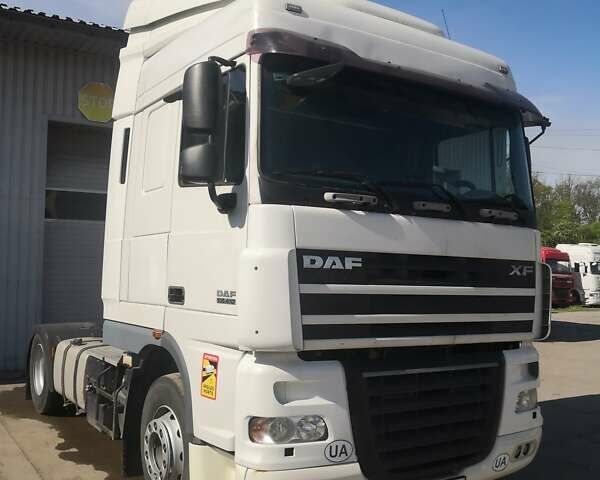 Белый Даф ХФ, объемом двигателя 13 л и пробегом 146 тыс. км за 15000 $, фото 1 на Automoto.ua