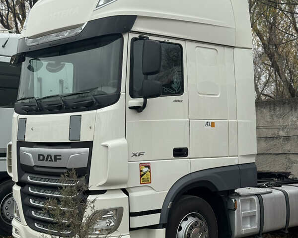 Белый Даф ХФ, объемом двигателя 12.9 л и пробегом 560 тыс. км за 32000 $, фото 1 на Automoto.ua