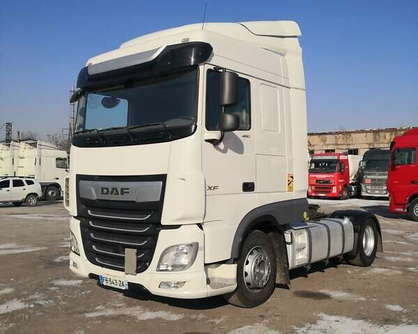 Белый Даф ХФ, объемом двигателя 12.9 л и пробегом 454 тыс. км за 36790 $, фото 1 на Automoto.ua