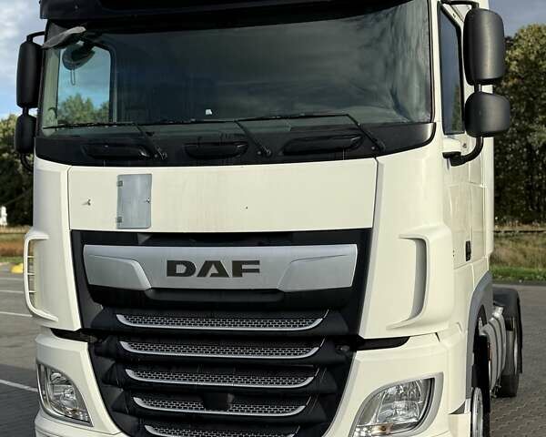 Белый Даф ХФ, объемом двигателя 12.9 л и пробегом 590 тыс. км за 32888 $, фото 1 на Automoto.ua