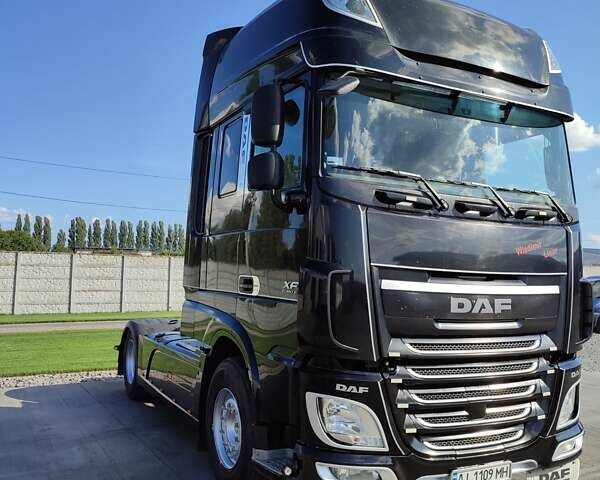 Черный Даф ХФ, объемом двигателя 12.9 л и пробегом 790 тыс. км за 24000 $, фото 1 на Automoto.ua