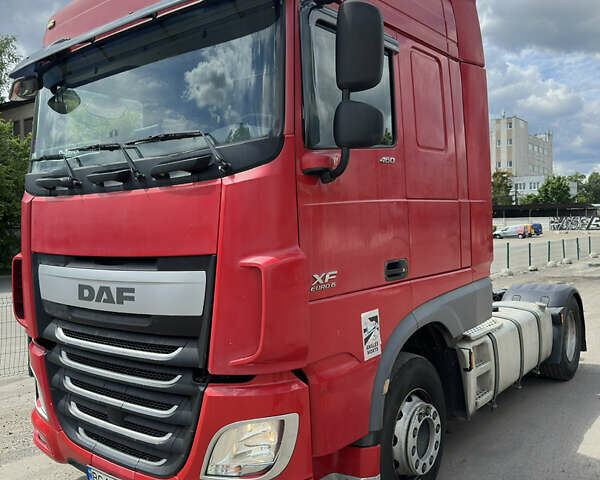 Красный Даф ХФ, объемом двигателя 12.9 л и пробегом 700 тыс. км за 15000 $, фото 1 на Automoto.ua