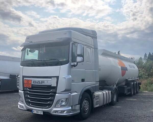 Серый Даф ХФ, объемом двигателя 12.9 л и пробегом 715 тыс. км за 18775 $, фото 1 на Automoto.ua