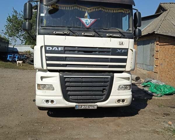 Білий Даф XF 105, об'ємом двигуна 12.9 л та пробігом 165 тис. км за 15000 $, фото 1 на Automoto.ua