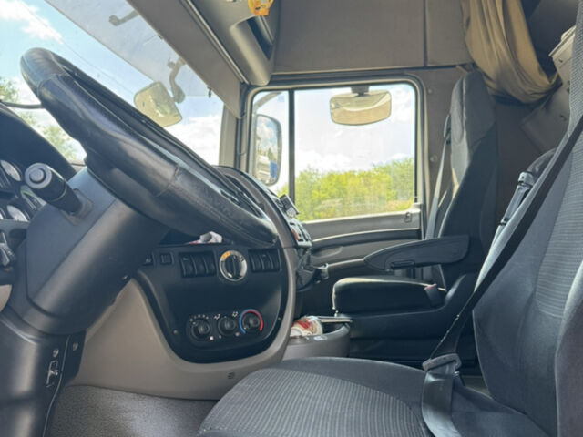 Белый Даф XF 105, объемом двигателя 0 л и пробегом 100 тыс. км за 17999 $, фото 1 на Automoto.ua