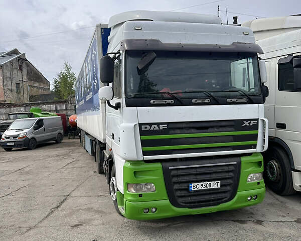 Белый Даф XF 105, объемом двигателя 12.9 л и пробегом 300 тыс. км за 15500 $, фото 1 на Automoto.ua