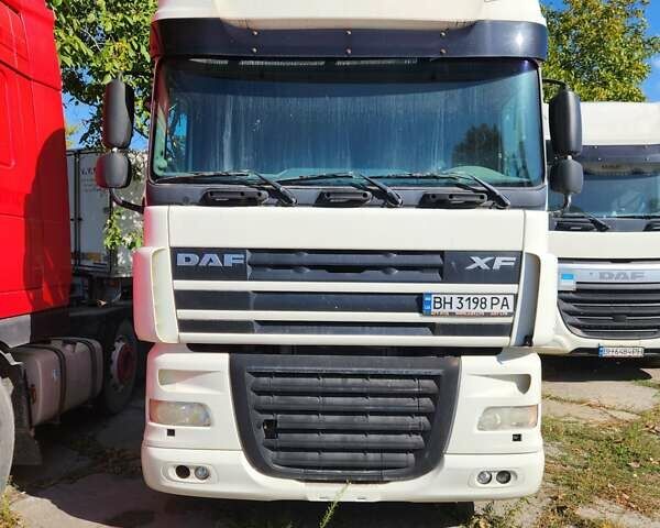 Белый Даф XF 105, объемом двигателя 12 л и пробегом 984 тыс. км за 11000 $, фото 1 на Automoto.ua