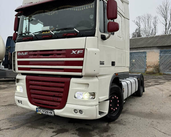 Белый Даф XF 105, объемом двигателя 12.9 л и пробегом 130 тыс. км за 19500 $, фото 1 на Automoto.ua