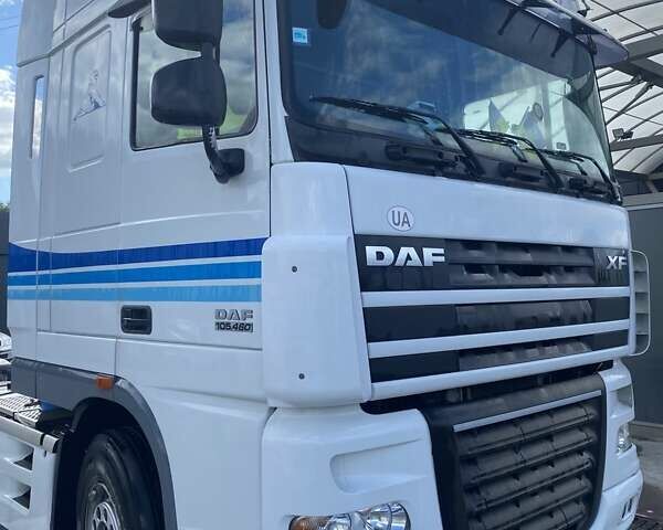 Белый Даф XF 105, объемом двигателя 12.9 л и пробегом 986 тыс. км за 17500 $, фото 1 на Automoto.ua