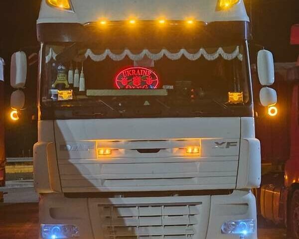 Белый Даф XF 105, объемом двигателя 12.9 л и пробегом 120 тыс. км за 15500 $, фото 1 на Automoto.ua