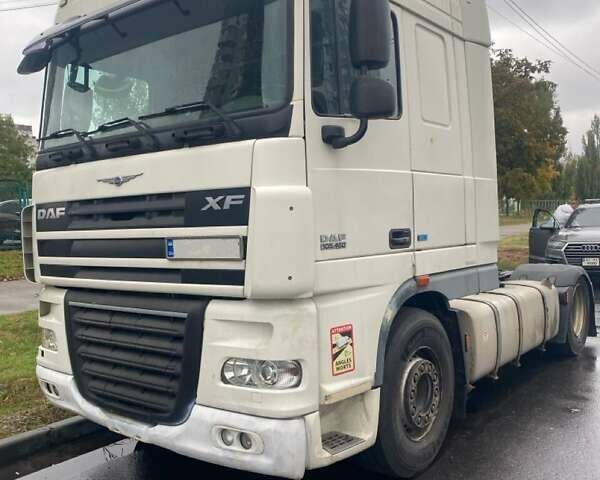 Белый Даф XF 105, объемом двигателя 12.9 л и пробегом 899 тыс. км за 13000 $, фото 1 на Automoto.ua