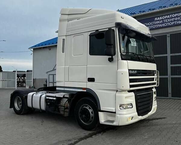 Белый Даф XF 105, объемом двигателя 12.8 л и пробегом 880 тыс. км за 19500 $, фото 1 на Automoto.ua