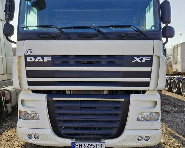 Белый Даф XF 105, объемом двигателя 12.9 л и пробегом 102 тыс. км за 6500 $, фото 1 на Automoto.ua