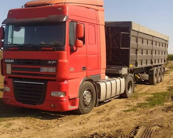 Даф XF 105 2006 у Хмельницькому на Automoto.ua Червоний Даф XF 105, об'ємом двигуна 12.9 л та пробігом 1 тис. км за 220000 $, фото 1 на Automoto.ua