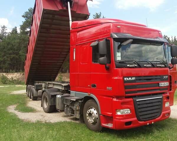 Красный Даф XF 105, объемом двигателя 12.9 л и пробегом 900 тыс. км за 21000 $, фото 1 на Automoto.ua