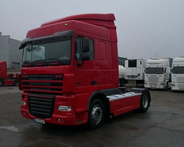 Червоний Даф XF 105, об'ємом двигуна 12.9 л та пробігом 379 тис. км за 16200 $, фото 1 на Automoto.ua