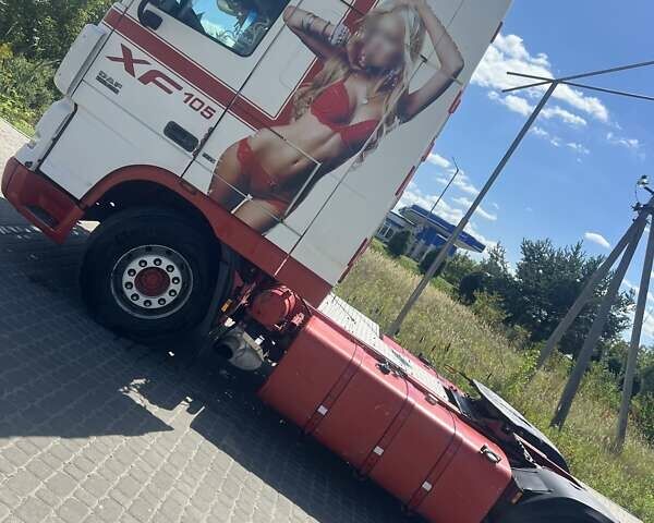 Красный Даф XF 105, объемом двигателя 12.9 л и пробегом 200 тыс. км за 10000 $, фото 1 на Automoto.ua