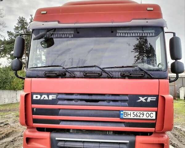 Красный Даф XF 105, объемом двигателя 12.9 л и пробегом 970 тыс. км за 14300 $, фото 1 на Automoto.ua