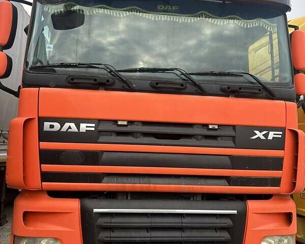 Красный Даф XF 105, объемом двигателя 12 л и пробегом 685 тыс. км за 16900 $, фото 1 на Automoto.ua