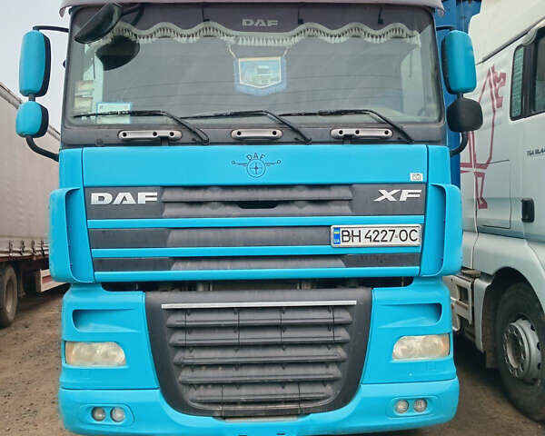 Синий Даф XF 105, объемом двигателя 12.9 л и пробегом 1000 тыс. км за 12000 $, фото 1 на Automoto.ua