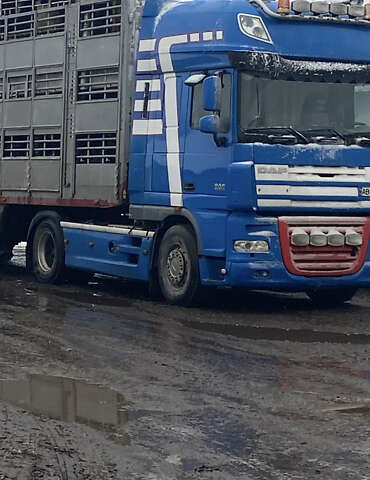 Синий Даф XF 105, объемом двигателя 12.9 л и пробегом 400 тыс. км за 10000 $, фото 1 на Automoto.ua