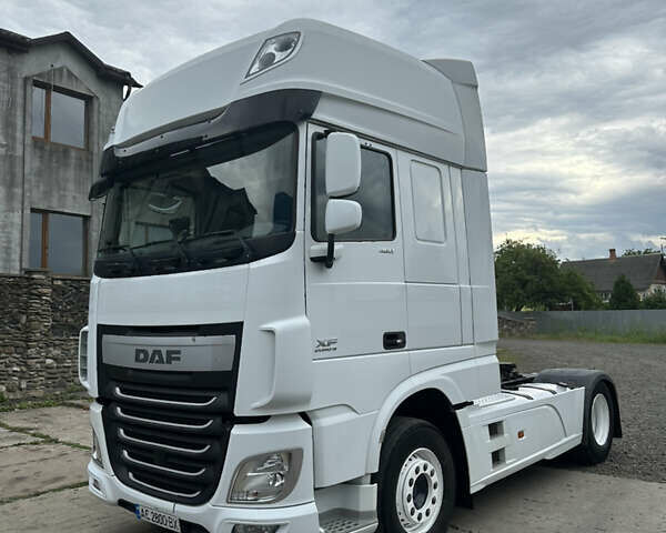 Білий Даф XF 106, об'ємом двигуна 12.9 л та пробігом 890 тис. км за 24441 $, фото 1 на Automoto.ua