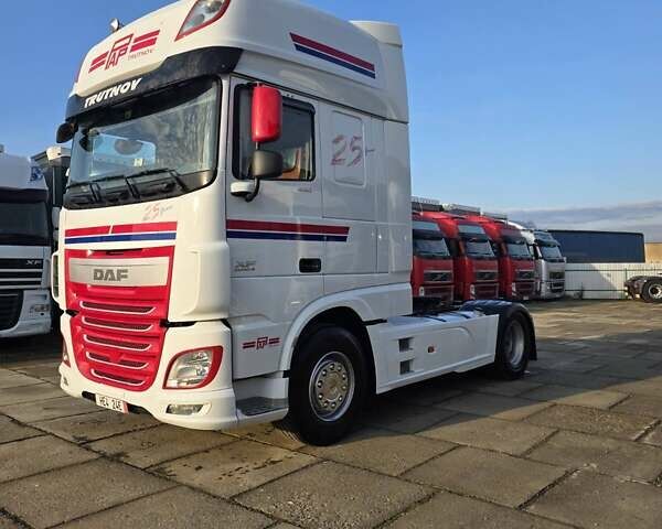 Белый Даф XF 106, объемом двигателя 12.9 л и пробегом 999 тыс. км за 18900 $, фото 1 на Automoto.ua