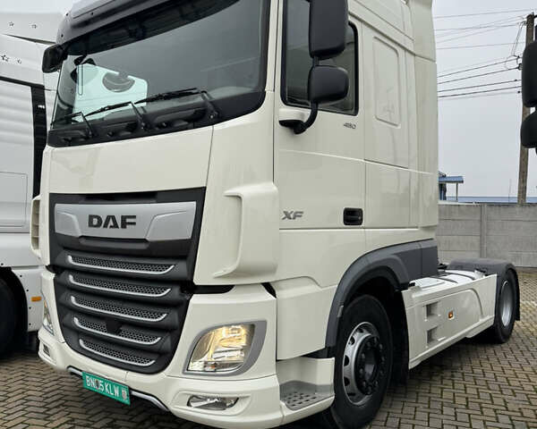 Белый Даф XF 106, объемом двигателя 12.9 л и пробегом 609 тыс. км за 33800 $, фото 1 на Automoto.ua