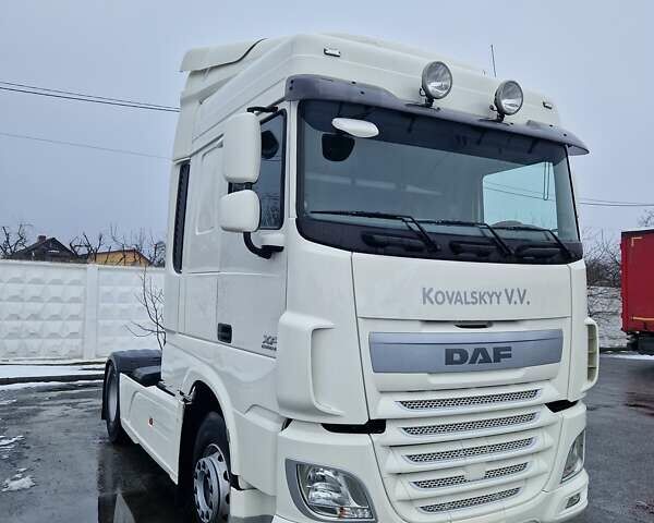 Белый Даф XF 106, объемом двигателя 12.9 л и пробегом 680 тыс. км за 32500 $, фото 1 на Automoto.ua