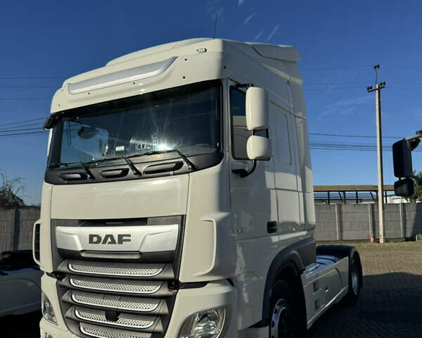 Белый Даф XF 106, объемом двигателя 12.9 л и пробегом 637 тыс. км за 30500 $, фото 1 на Automoto.ua