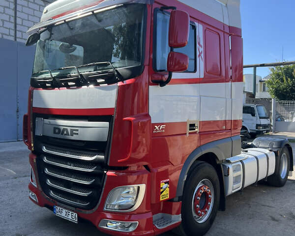 Красный Даф XF 106, объемом двигателя 12.9 л и пробегом 835 тыс. км за 16500 $, фото 1 на Automoto.ua