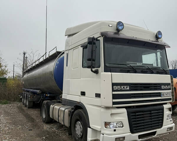 Белый Даф XF 95, объемом двигателя 12 л и пробегом 700 тыс. км за 9999 $, фото 1 на Automoto.ua