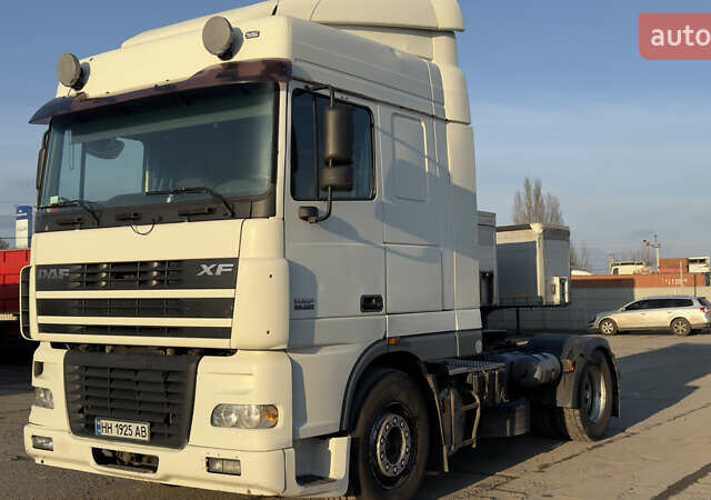 Белый Даф XF 95, объемом двигателя 12.5 л и пробегом 987 тыс. км за 10500 $, фото 1 на Automoto.ua