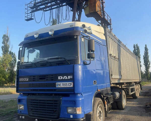 Синий Даф XF 95, объемом двигателя 12.6 л и пробегом 400 тыс. км за 4600 $, фото 1 на Automoto.ua
