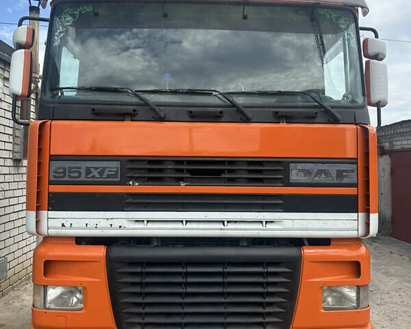 Даф XF 95 2001 в Кременчуге на Automoto.ua Оранжевый Даф XF 95, объемом двигателя 12.58 л и пробегом 1 тыс. км за 6500 $, фото 1 на Automoto.ua