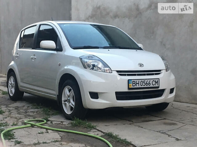 Білий Дайхатсу Sirion, об'ємом двигуна 1.3 л та пробігом 203 тис. км за 5500 $, фото 1 на Automoto.ua