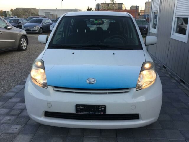 Білий Дайхатсу Sirion, об'ємом двигуна 1.3 л та пробігом 199 тис. км за 5490 $, фото 1 на Automoto.ua