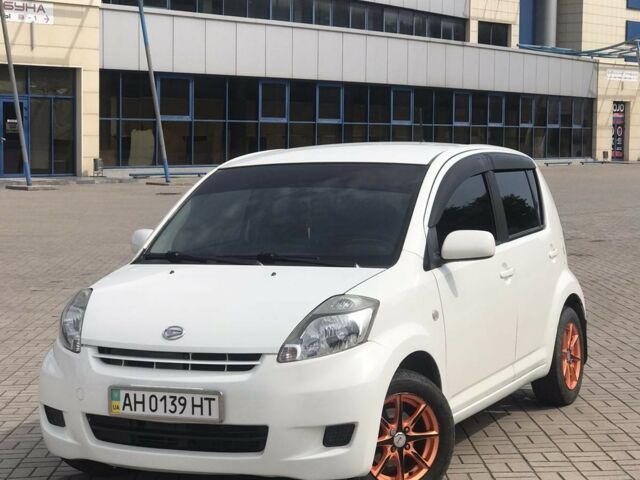 Білий Дайхатсу Sirion, об'ємом двигуна 1.3 л та пробігом 132 тис. км за 6850 $, фото 1 на Automoto.ua