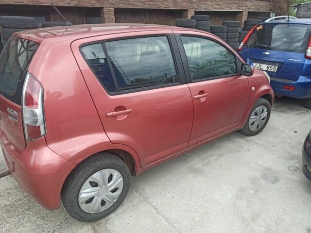 Червоний Дайхатсу Sirion, об'ємом двигуна 1.3 л та пробігом 221 тис. км за 3790 $, фото 1 на Automoto.ua