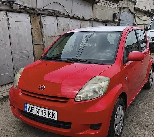 Червоний Дайхатсу Sirion, об'ємом двигуна 1 л та пробігом 184 тис. км за 2750 $, фото 1 на Automoto.ua