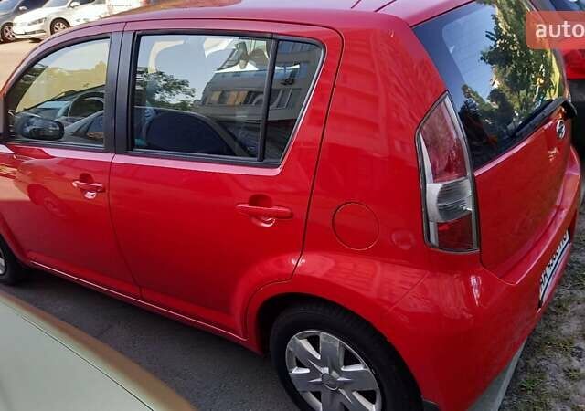 Красный Дайхатсу Сирион, объемом двигателя 1.3 л и пробегом 187 тыс. км за 5700 $, фото 1 на Automoto.ua